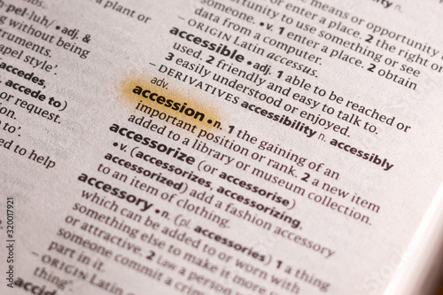 Foto The word or phrase Accession in a dictionary.
