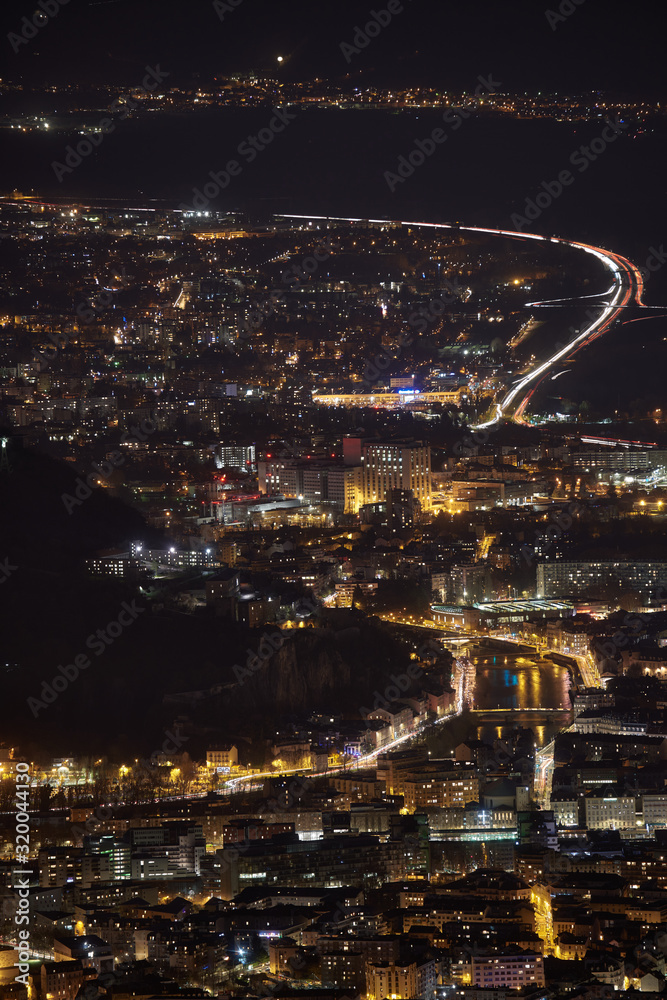 Obraz premium Grenoble at night