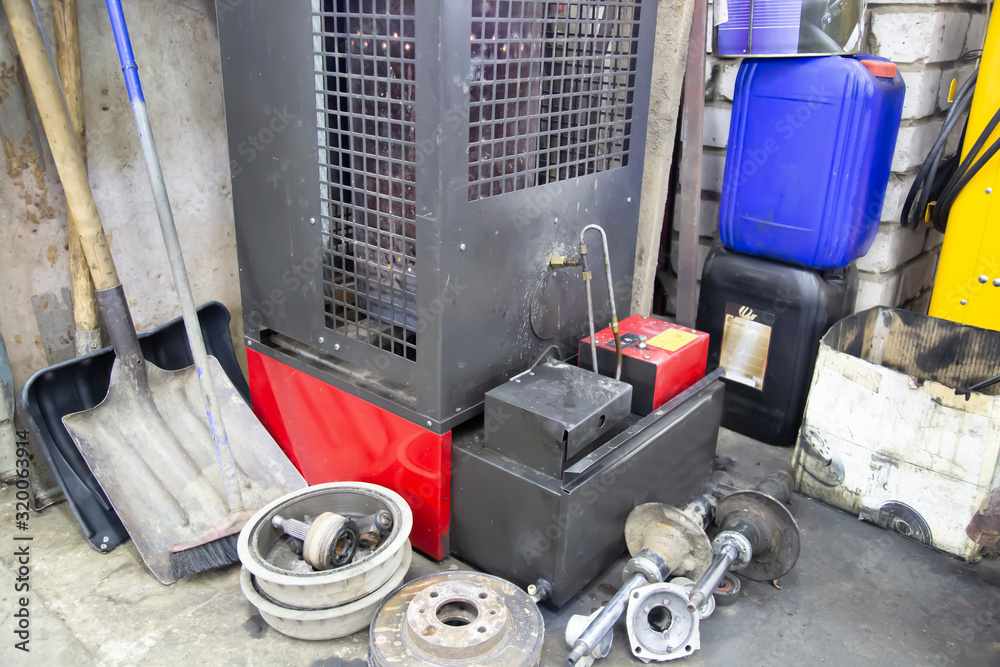 The iron furnace in the car service station runs on waste oil. Heating device for premises. The iron furnace in the car service station runs on waste oil. Heating device for premises.