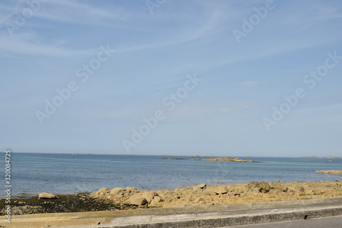 Paysages marins rochers r  cifs falaises algues varechs de la c  te bretonne littoral d  chiquet   en Bretagne