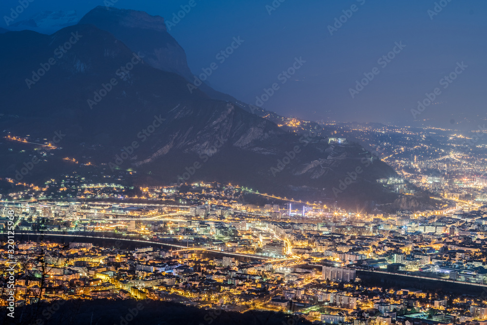 grenoble by night