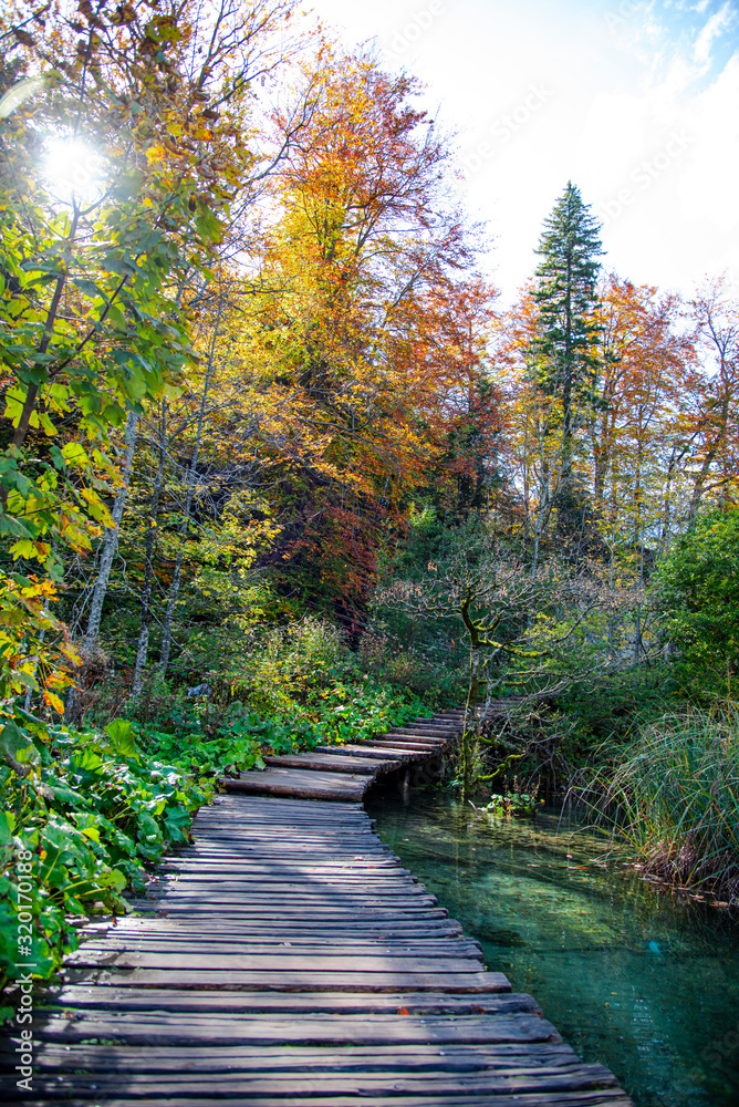 Fototapeta premium Autumn landscape in Plitvice Lakes Park, Croatia