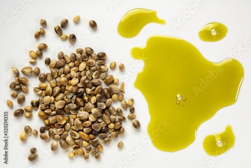 Картината върху платно dry hemp seeds and oil