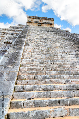 Pyramid of Kukulcan at Chichen Itza in Yucatan Peninsula, Mexico © ronniechua