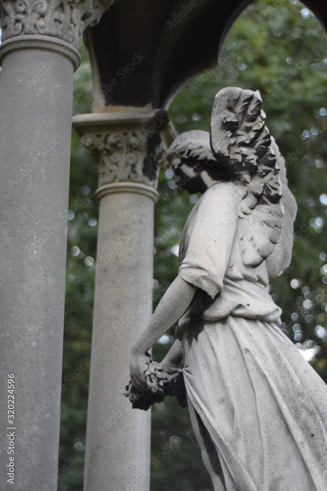 old graves and statues london