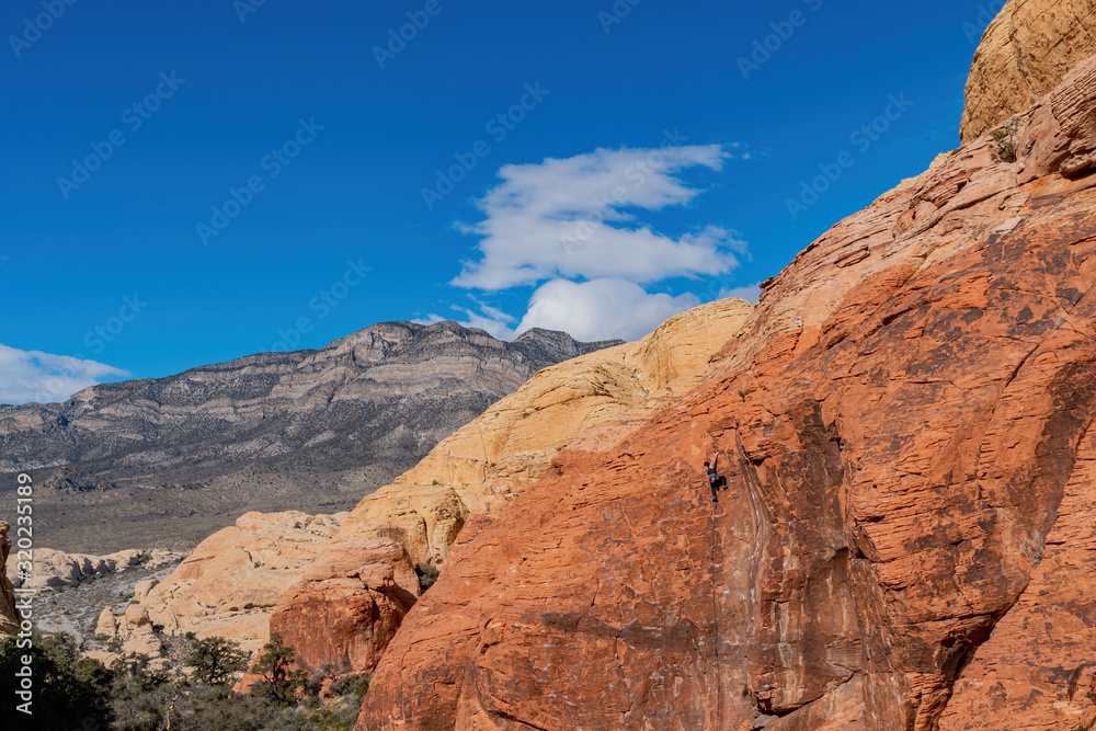 Fototapeta premium Morning nature view of the famous Red Rock Canyon