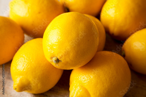 Bild auf Leinwand Ripe Yellow Organic Lemons on cloth, side view. Close-up.