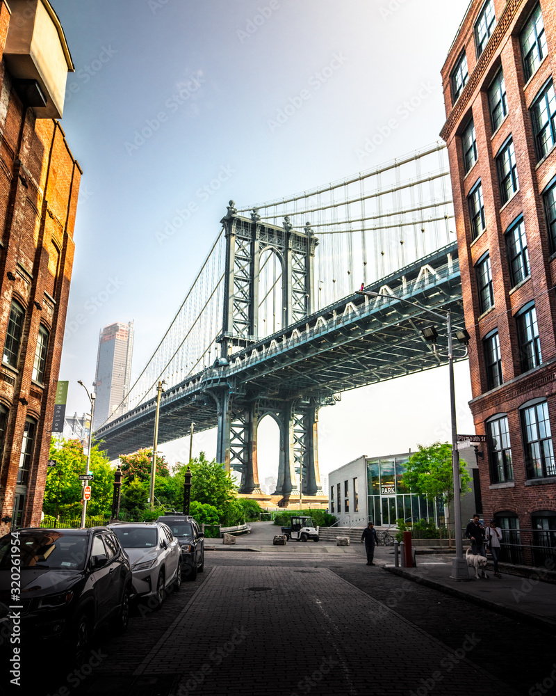 brooklyn bridge in new york city