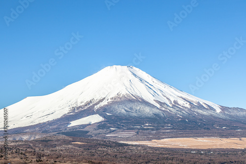 快晴の冬の富士山 © Faula Photo Works