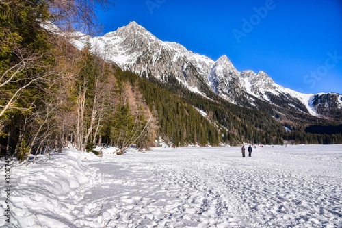 Tourists on the lake