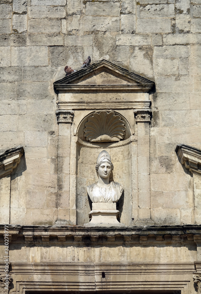 Obraz premium Figur an der St-Trophime Kirche in Arles, Provence