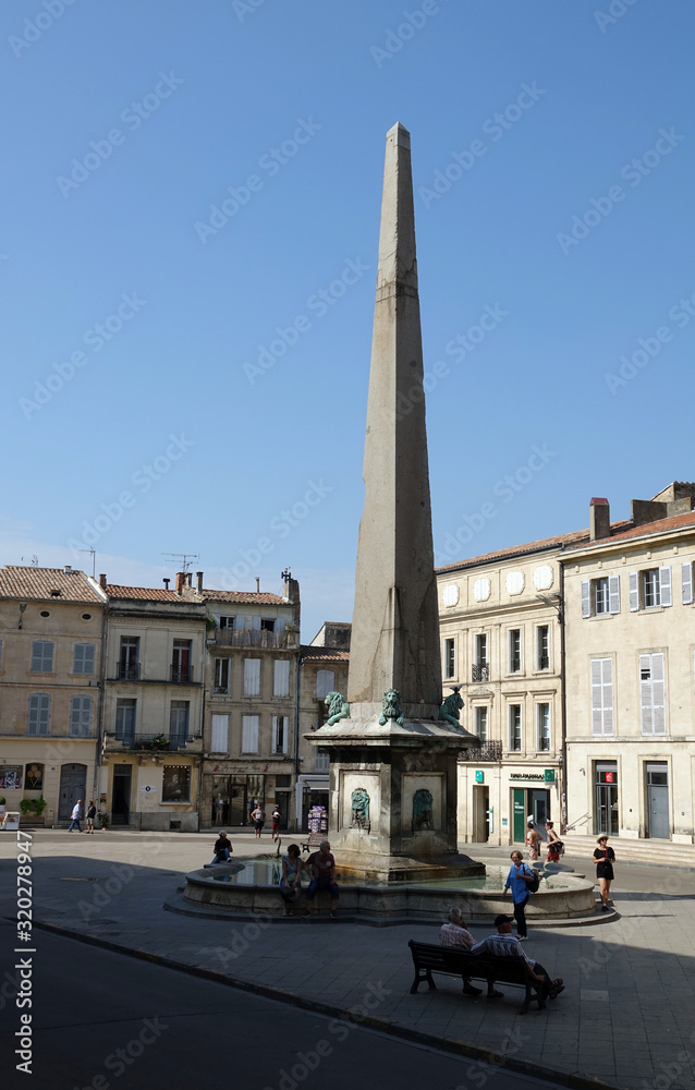 Obelisk auf dem Place de la republique in Arles