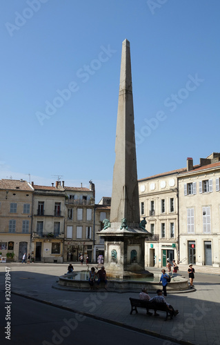 Obelisk auf dem Place de la republique in Arles
