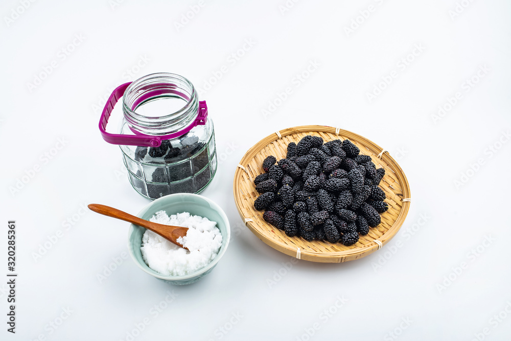 Chinese traditional fruit wine mulberry fruit wine brewing process Chinese traditional fruit wine mulberry fruit wine brewing process