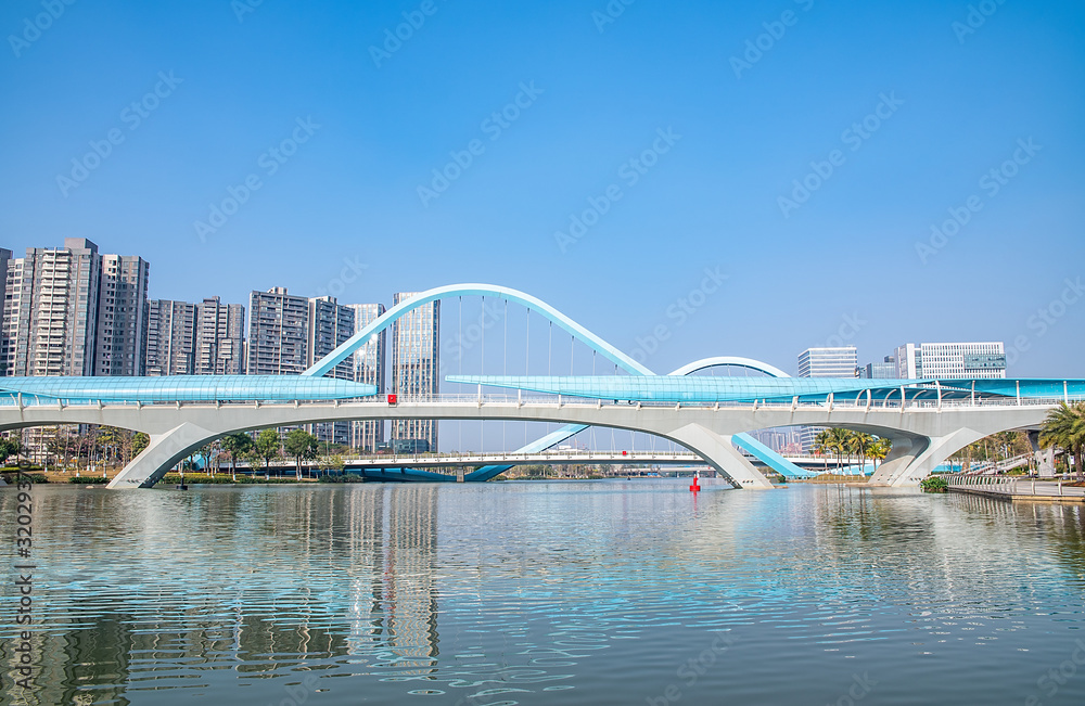 Obraz premium Scenery of Nansha City Building and Jiaomen Bridge in Guangzhou, China