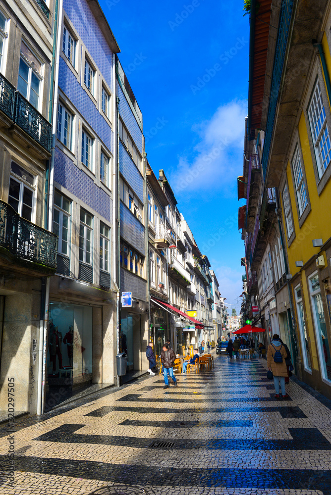 Einkaufsstrasse in Porto/Portugal