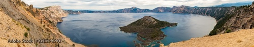 Panoramic view of Wizar Island from The Watchman lookout point in Crater Lake © Esteban Martinena