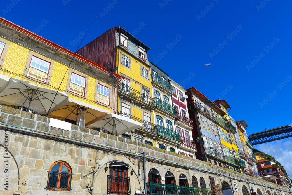 Häuserreihe am Douro- Altstadt von Ribeira-Porto/Portugal