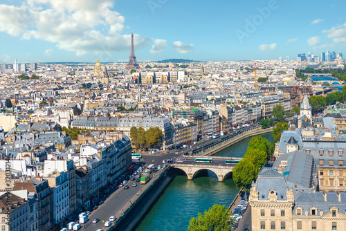 Streets of Paris © Givaga