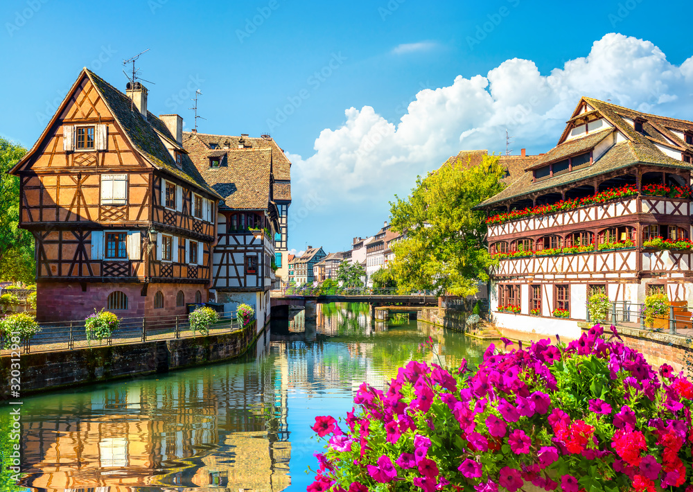 Houses in Strasbourg - obrazy, fototapety, plakaty 