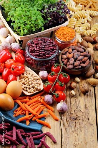 alimentazione vegetariana o cibo  salutare carboidrati vitamine photo