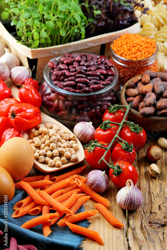alimentazione vegetariana o cibo  salutare carboidrati vitamine photo