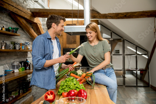 Trendy couple peeling and c...