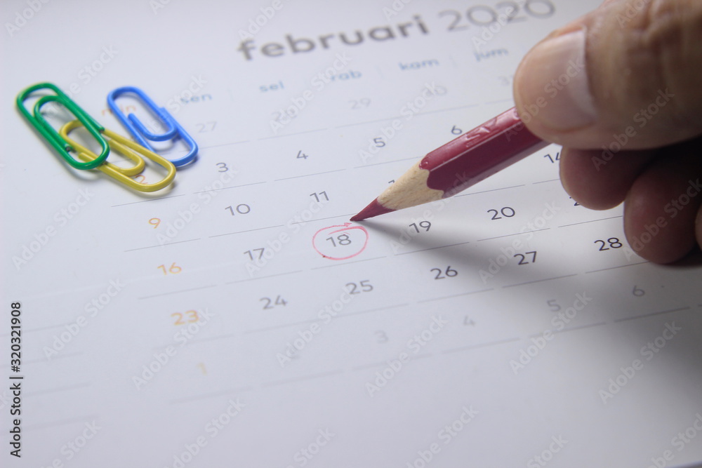 Simple Top View Close Up Photo Illustration, Re-Schedule Marked by man Hand with Red Color Pencil, Focus to Date at calendar
Simple Top View Close Up Photo Illustration, Re-Schedule Marked by man Hand with Red Color Pencil, Focus to Date at calendar