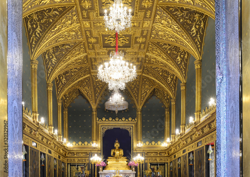 Canvas Print Phra Buddha Angkhiros, the principal Buddha figure in the main chapel of Wat Rat