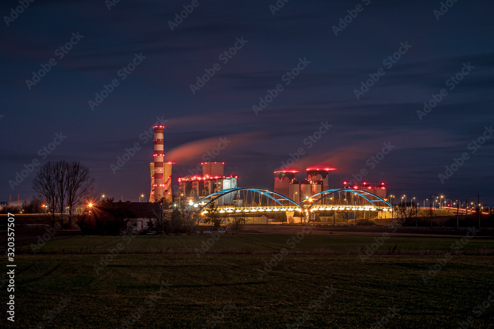 Fototapeta premium elektrownia opole w nocy