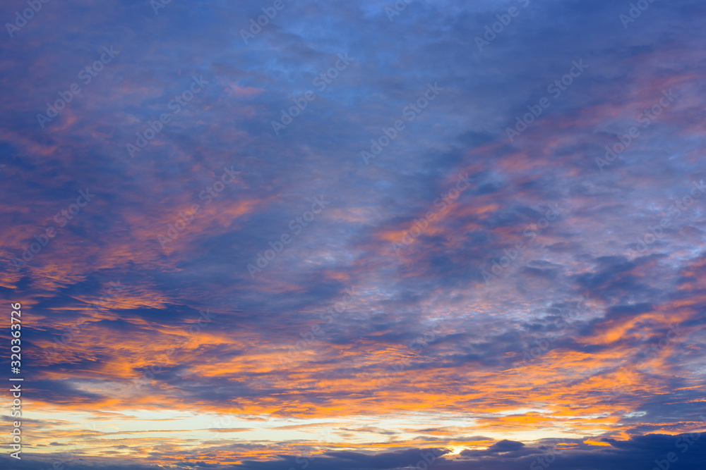 Fototapeta premium Beautiful sunset sky with clouds