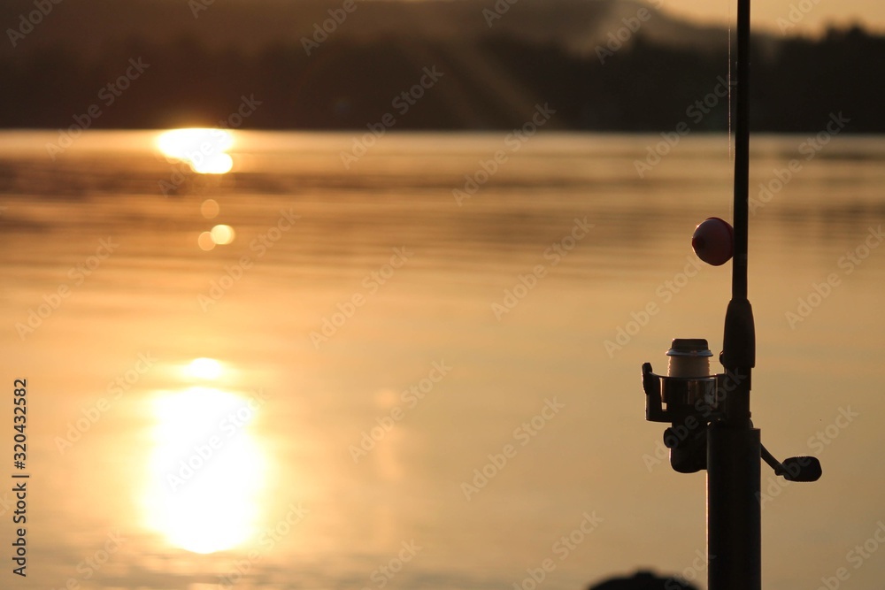 Obraz premium fishing at sunset