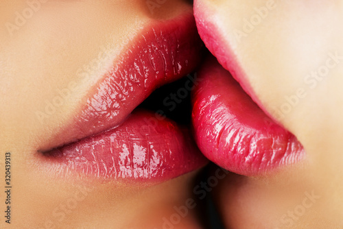 Canvastavla Womans lesbians lips close up