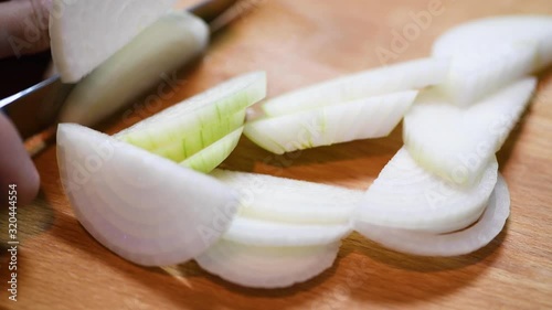 玉ねぎを切る