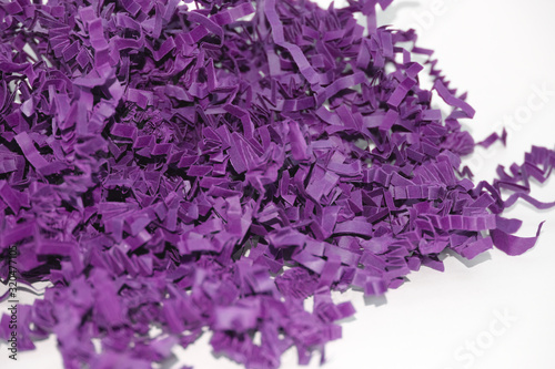Canvas-taulu Purple crinkle shredded paper for gift box and basket filling