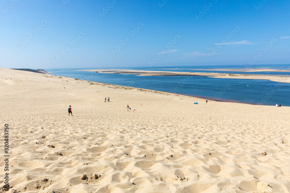 Obraz premium People on the Dune of Pilat, the tallest sand dune in Europe. La Teste-de-Buch, Arcachon Bay, Aquitaine, France