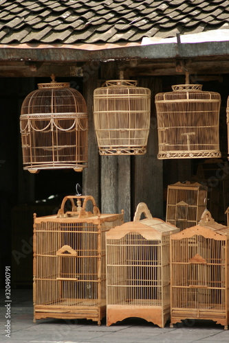 Traditional bird cage