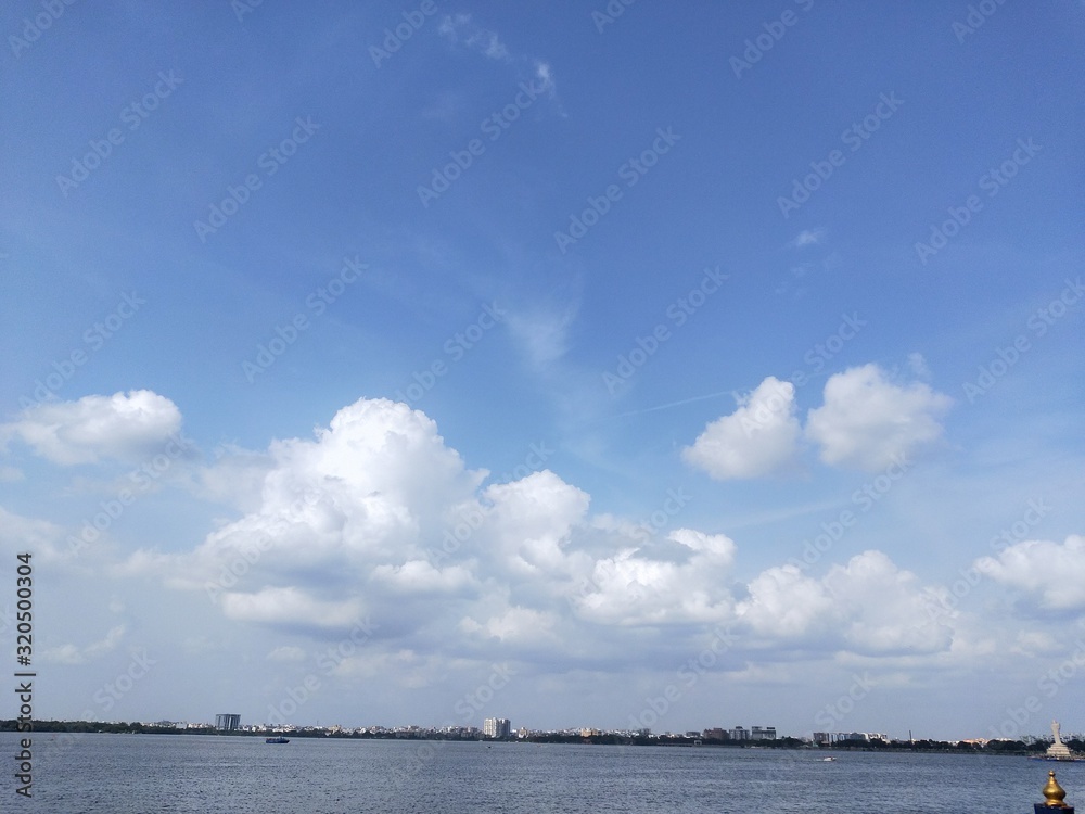 Φωτογραφία Blue sky and white clouds with following river in landscape, Mekong River Transport and Blue Sky Beauty of Nature in the Rainy Season