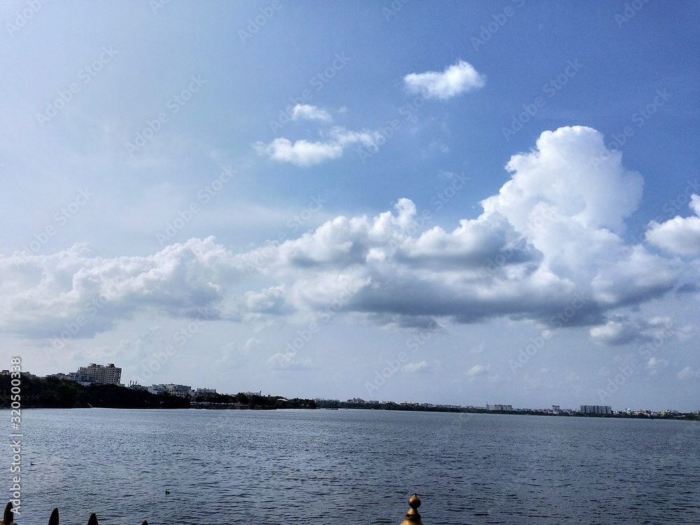 Φωτογραφία Blue sky and white clouds with following river in landscape, Mekong River Transport and Blue Sky Beauty of Nature in the Rainy Season