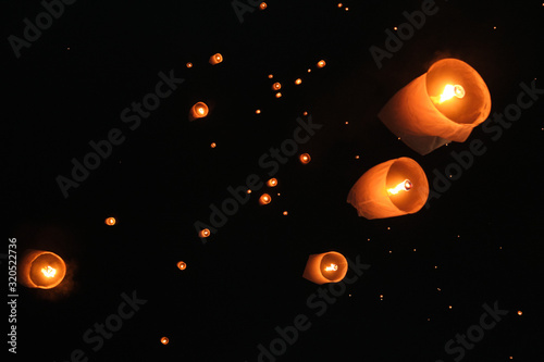 Fototapeta Naklejka Na Ścianę i Meble -  Flying Lanterns in the sky in Chiang Mai during the festival of lights.