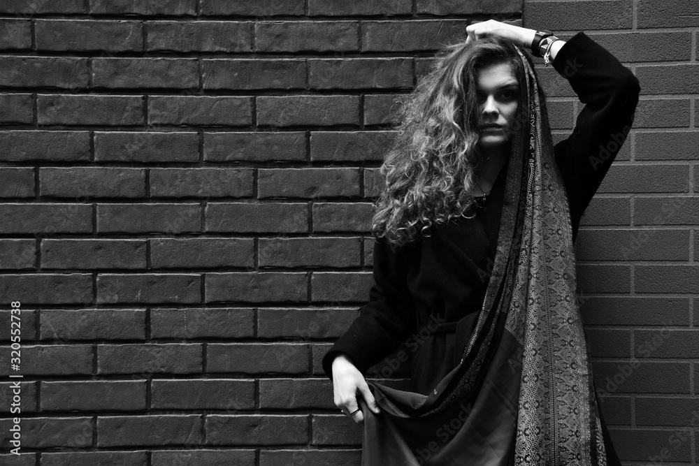 Obraz premium Kobieta z chustą