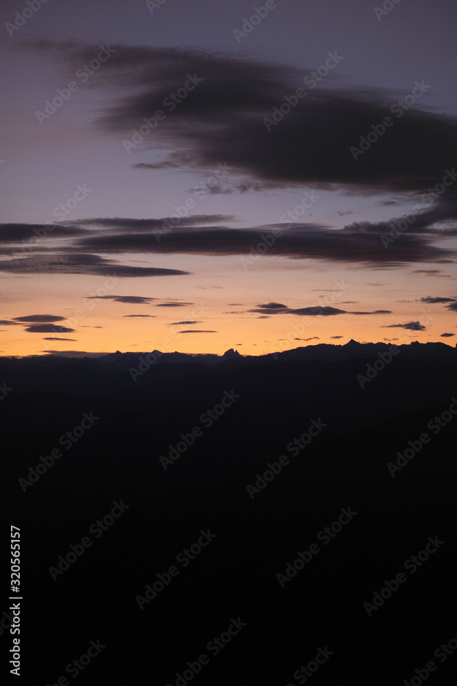 Lever de soleil en montagne avec le Pic du Midi d'Ossau