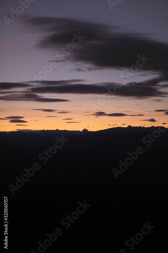 Lever de soleil en montagne avec le Pic du Midi d Ossau