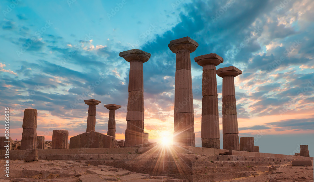 Fototapeta premium Ruins of ancient city Assos with temple of Athena - Behramkale, Turkey