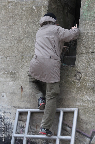 Bunker Climb 