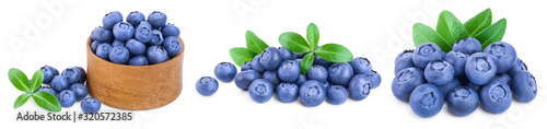 Print op canvas fresh blueberry with leaves isolated on white background closeup