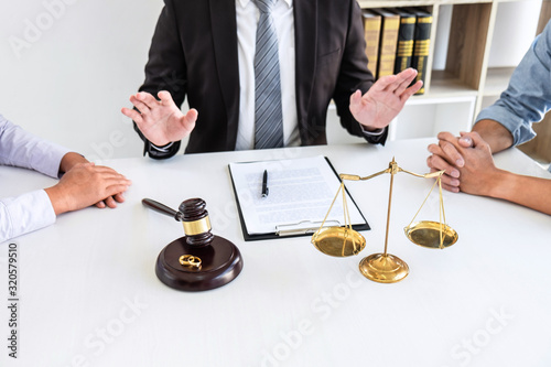 Photography Young angry couple arguing telling their problems in the courthouse to getting d