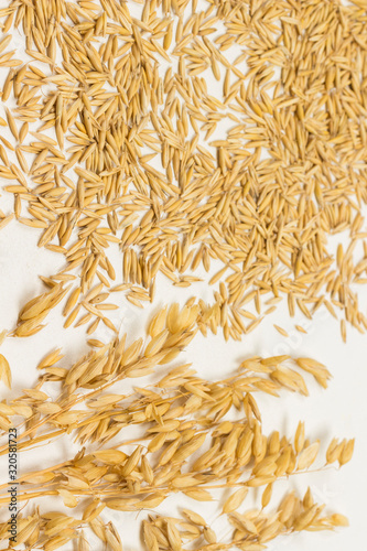 Grains and spikelets of oats. Dietary fiber
