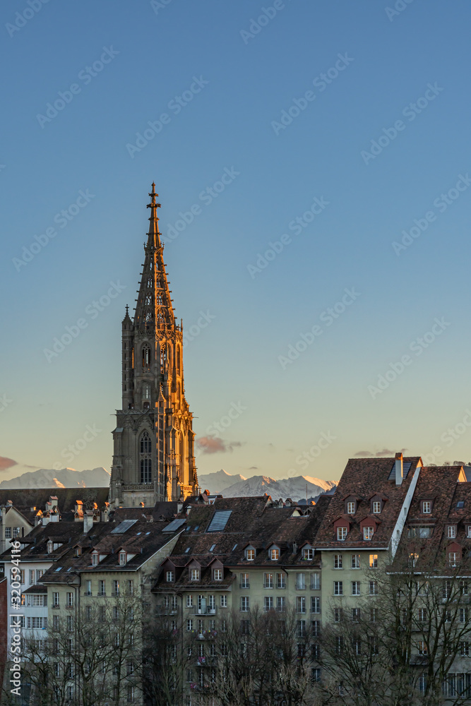 Berner Münster im Abendlicht – Bern, Schweiz