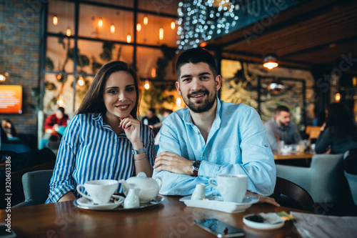 couple in cafeteria drinking tea